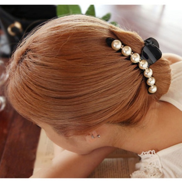 Crystal & Ivory Pearl Black Claw Hair Clip - Picture 3 of 8